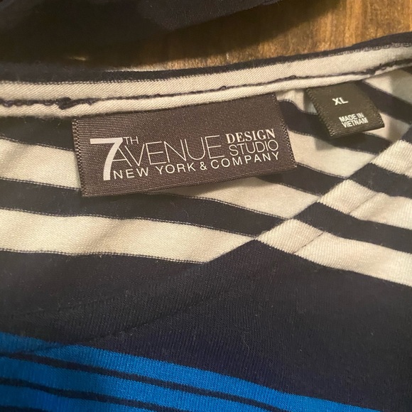 NEW YORK & COMPANY XL Long Sleeve, Bell Sleeve, Casual, - Picture 5 of 5